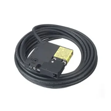 Idec HS6E Safety Interlock Switch, Keyed Actuator Included, Plastic, Solenoid Lock - HS6E-N7Y4B05-G product image