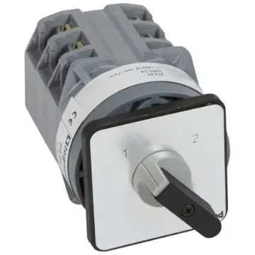 Legrand, 3P 2 Position Motor Reversing Cam Switch, 690V (Volts), 63A - 027487 product image