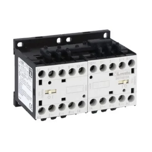 Lovato BGT09 Reversing Contactor, 220 V ac Coil, 3-Pole, 9 A, 5 kW, 1NO, 690 V - 11BGT0910A22060 product image