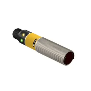 Banner Fixed Field Photoelectric Sensor, Barrel Sensor, 100 mm Detection Range - M18SP6FF100Q product image