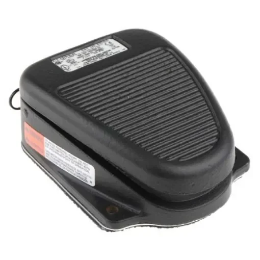 RS PRO Medium Duty Latching Clipper Foot Switch - Cast Iron Case Material, SP-CO, 20 A @ 125 V ac Contact Current, 250V - 116732 product image