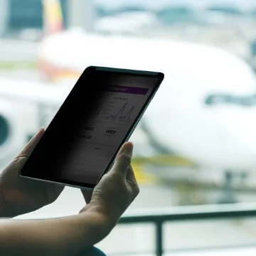 Picture of Startech.Com 4-Way Privacy Screen for 11-Inch Ipad Pro, for Portrait/Landscape Orientations, Touch-Enabled, +/- 30 Deg. View, Blocks Up To 51% Blue Light, Anti-Glare - 11IP-PRIVACY-SCREEN